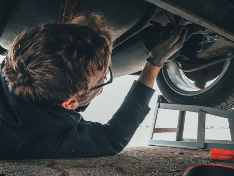 Ceny usług automechanicznych w Warszawie – Co wpływa na koszt naprawy samochodu